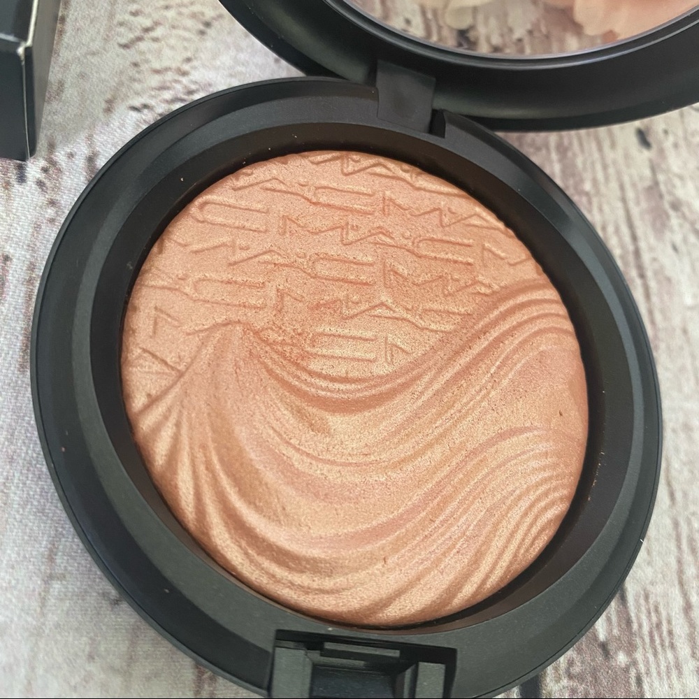 MAC - FAIRLY PRECIOUS - EXTRA DIMENSION SKINFINISH